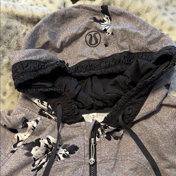 Lululemon Scuba Hoodie With Ruffle Hood Full Zip Size 10 EUC Grey Black Floral - Picture 3 of 10
